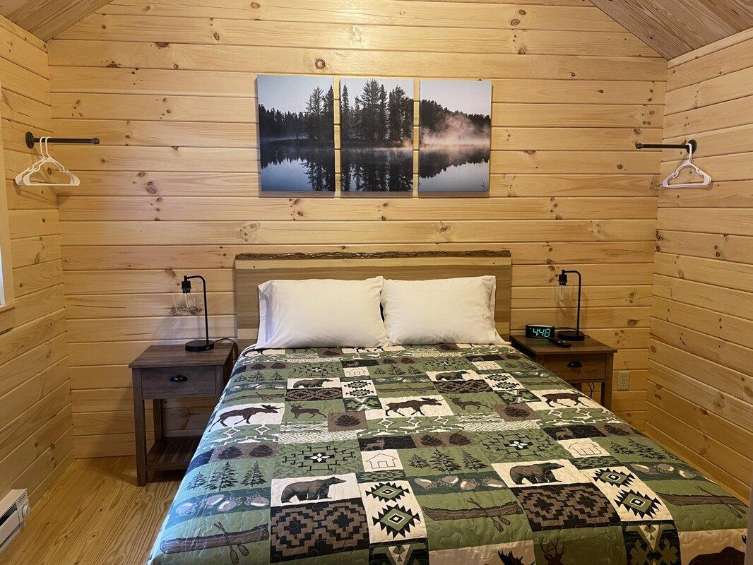 Family cabin bedroom photo